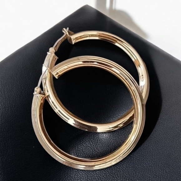 GUESS Large Gold Hoops Hoop Earrings 2" Hip Hop Y2K Vibe Polished - Picture 11 of 11